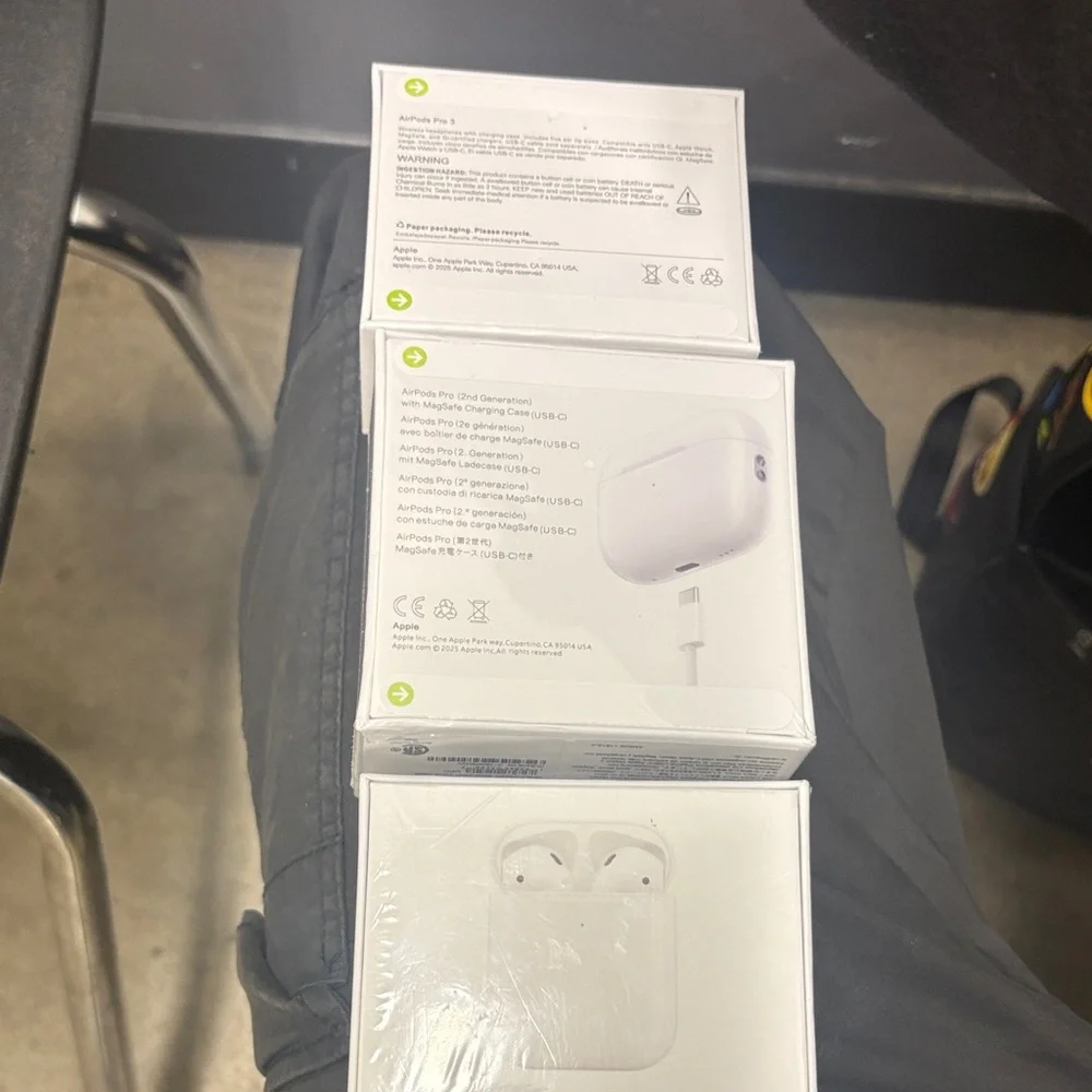 Apple Wireless Earbuds Trio in White